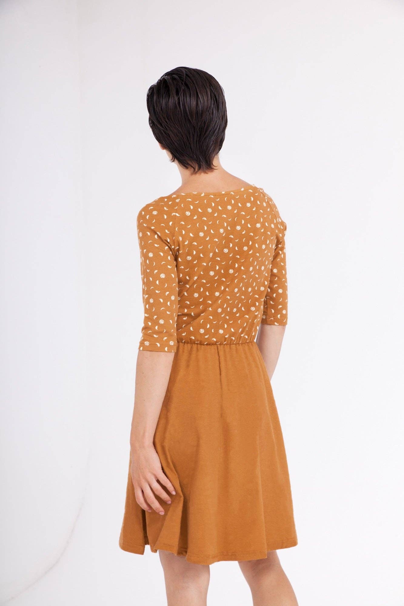 Senf Carol Kleid mit Raglanärmeln in Senfgelb für den Großhandel auf Faire1