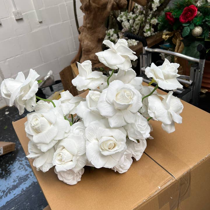 IVY CRUZ - Wholesale Artificial flowers - Rose Glam Centrepiece, Short Table Centrepiece, Low Wedding1