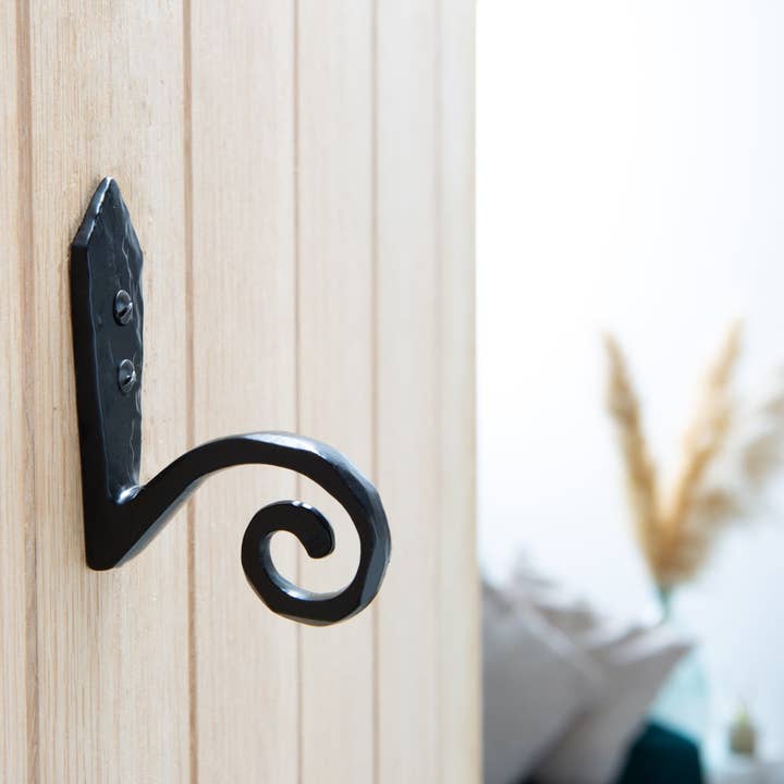 Rinkit Ltd – wholesale Wall hook – Hammered Scroll Hook - W30mm x H95mm - Black1