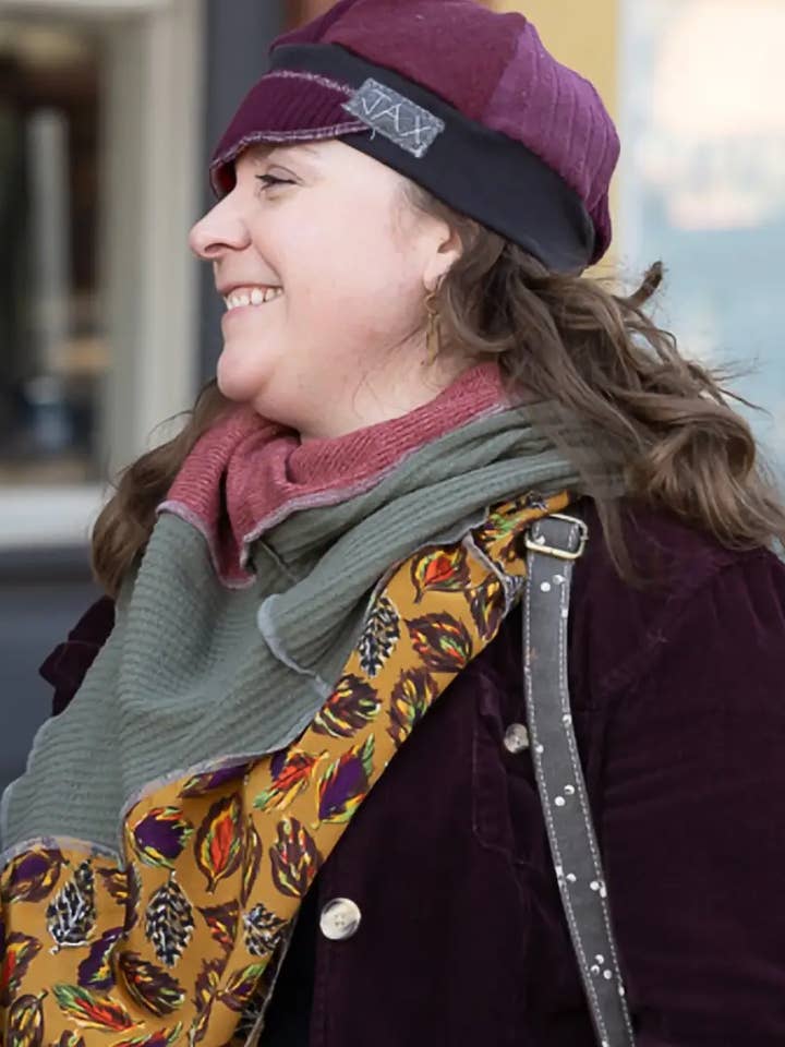 Scegli il maglione riciclato Newsboy Color Way. per la vendita all'ingrosso da parte di Jax Upcycled