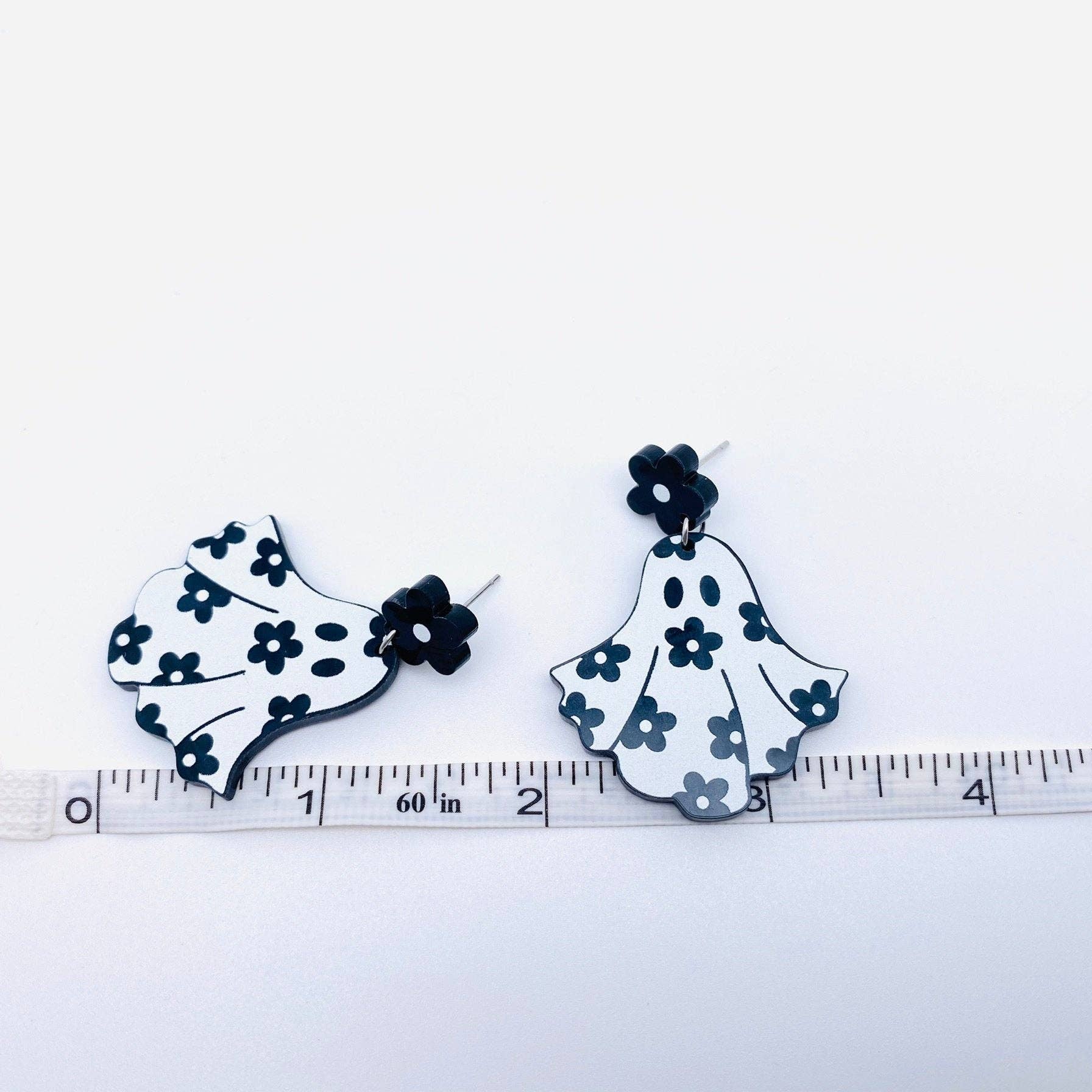 Mio Queena - Vente Boucles d'oreilles pendantes - Boucles d’oreilles fantôme floral en acrylique pour Halloween2