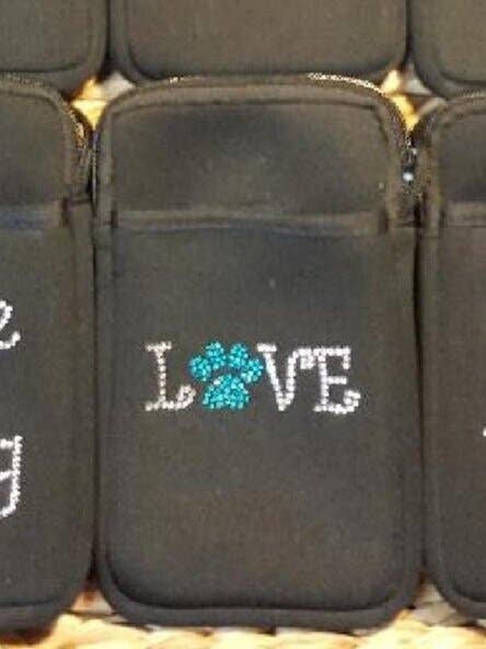 Love Pawprint \ u2014 Poche Pami pour la vente par Pami Pocket