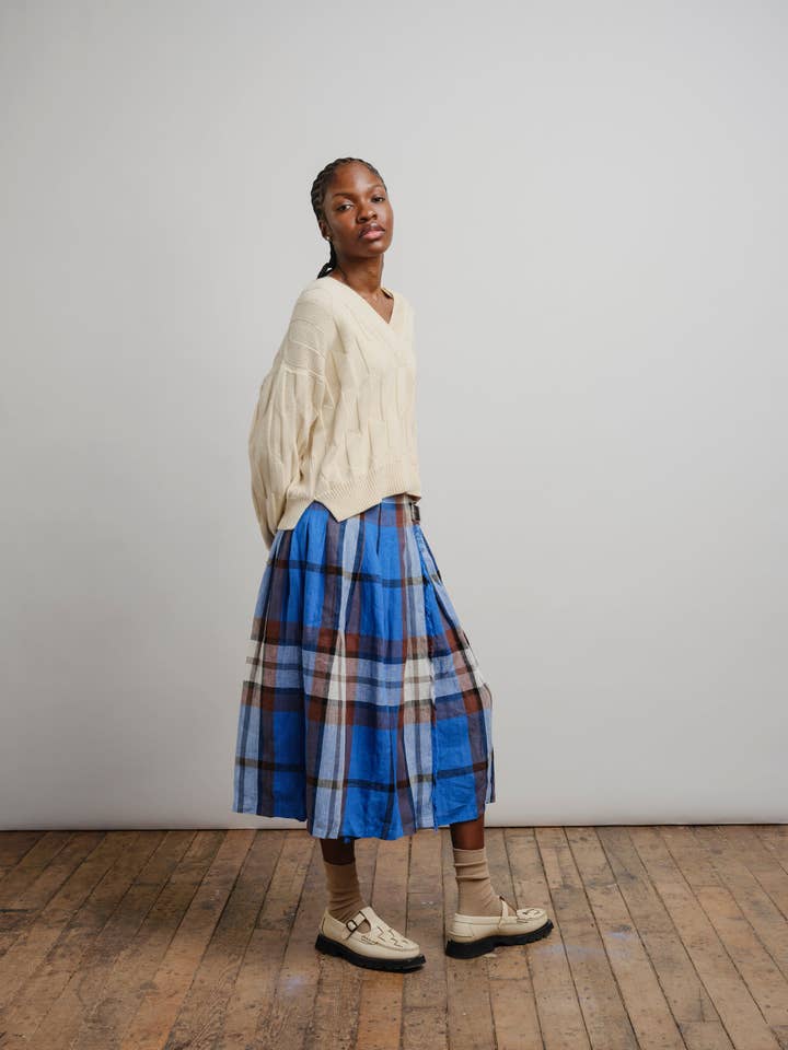 The Endery - Wholesale Knit Sweater - Women's - Lilly Chevron V-Neck Sweater - Plaster7