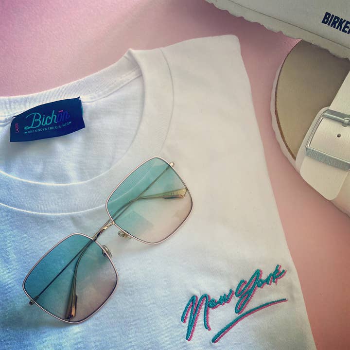 Retro New York Unisex hvid T-shirt for engroshandel hos Bichōn