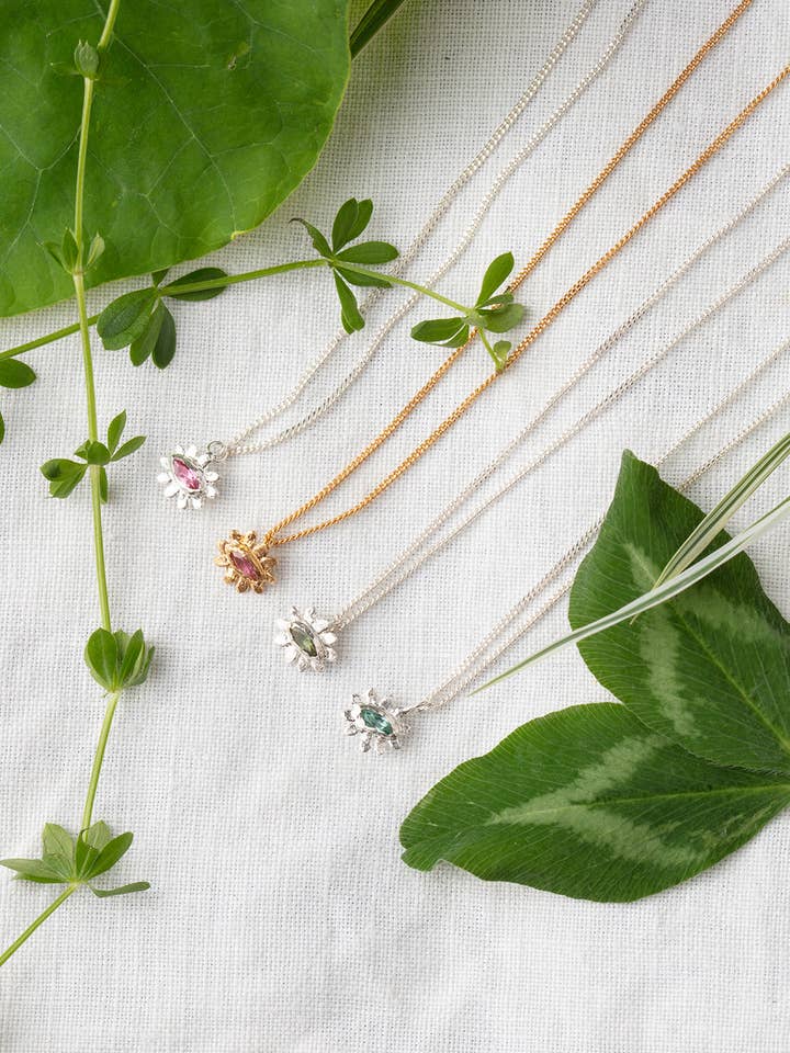 Collier fleur Marquise pour la vente par Amanda Coleman Jewelry