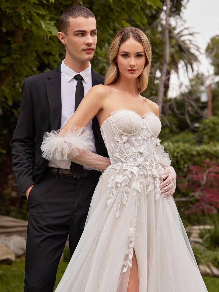 Axelbandslös brudklänning i A-linje med handskar för wholesale av Ladivine by Cinderella Divine