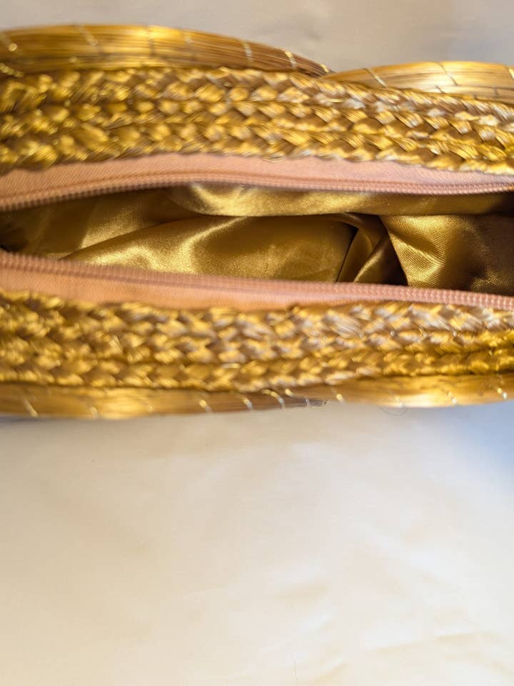 Bolso de mano Capim dourado – JALAPAO TRENZADO - Largo 24 x Alto 17 – Sloweco para venta al por mayor de SLOWECO
