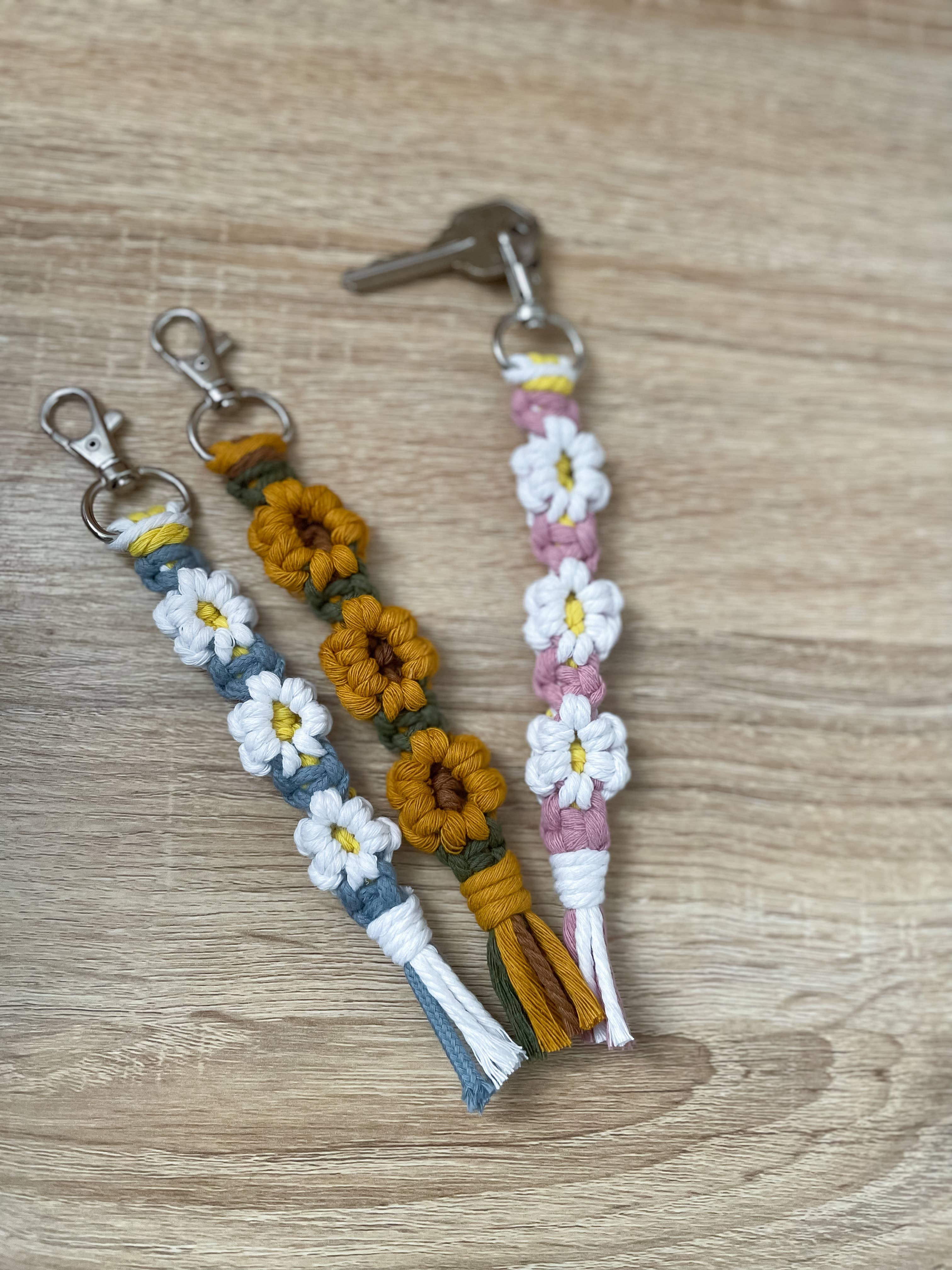 Knotty Mama Studios - Wholesale Keychain - Women's - Macrame Flower Keychain2