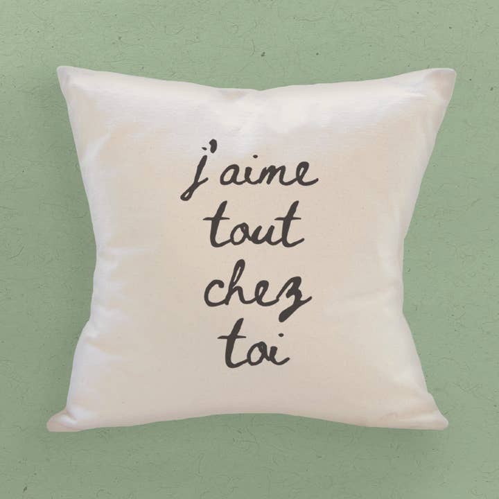 Tout sur toi J'aime tout chez toi - Coussin carré pour la vente par Boheme Bliss