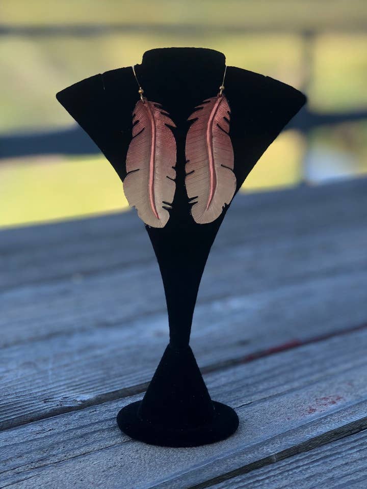 Westliche Lederfeder-Ohrringe | Junggesellinnenabschied Accessoires für den Großhandel von AnH Silvertip Designs