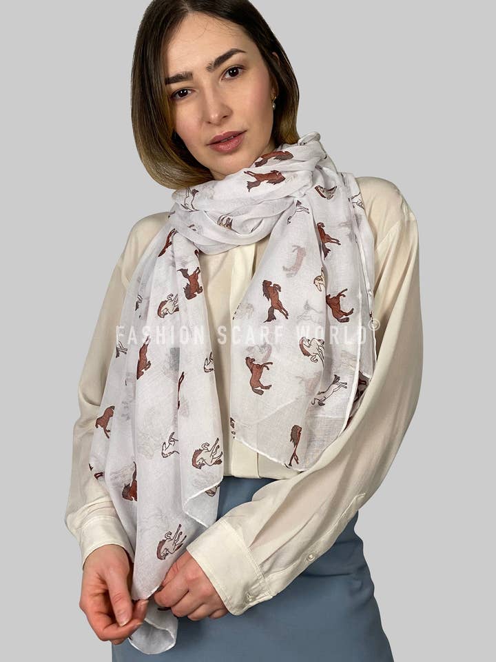Écharpe à motif de chevaux galopants pour la vente par Fashion Scarf World