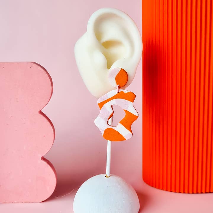 Mono - Vendita all'ingrosso Orecchini pendenti - Orecchini fatti a mano in argilla polimerica a forma organica arancione e rosa.11
