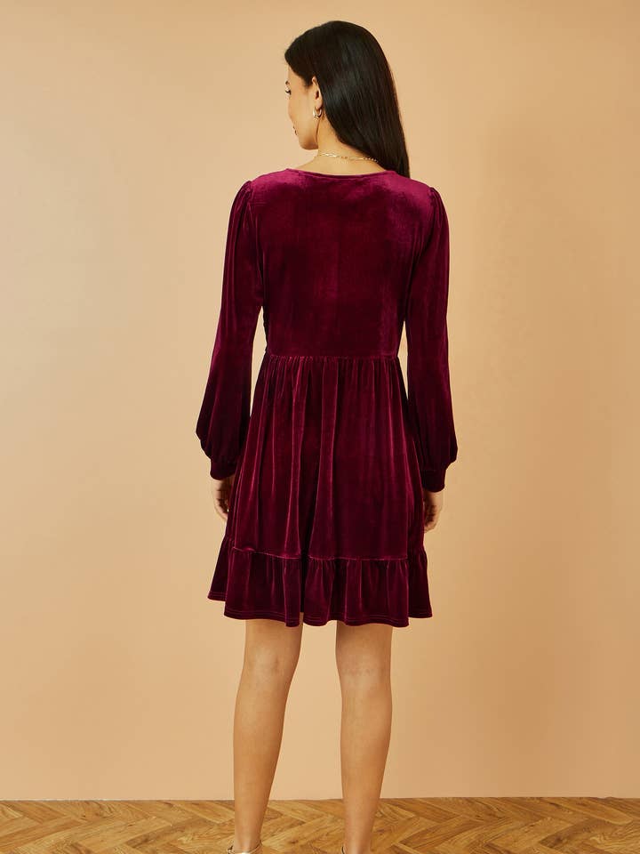 Robe patineuse à manches longues en velours bordeaux Yumi pour la vente par Yumi