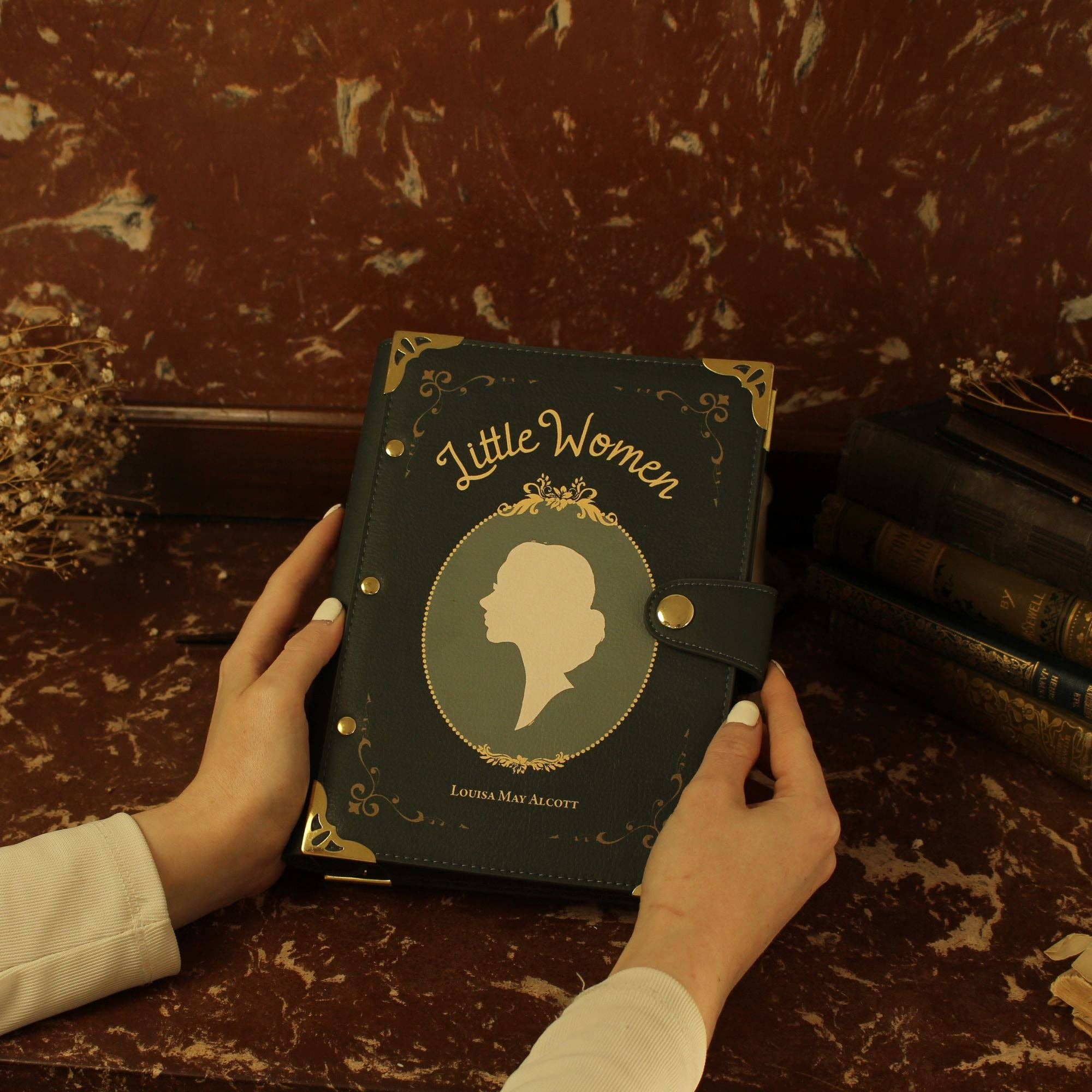 Well Read Company - Wholesale Notebook - Little Women Refillable Ring Binder Notebook4