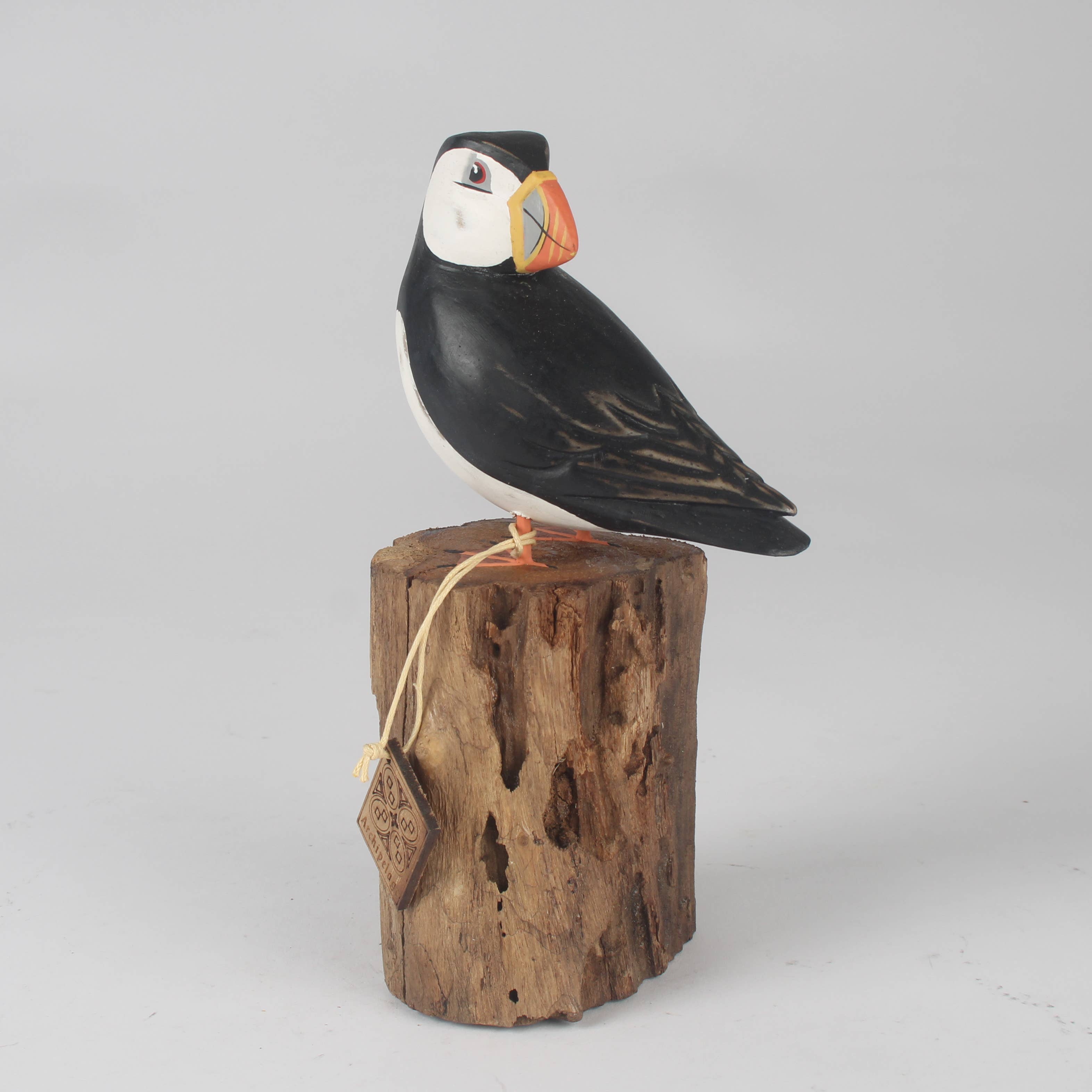 Originals International Ltd – wholesale Decorative figurine – Hand Carved Small Preening Puffin by Archipelago1