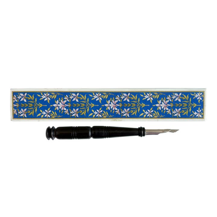 Blå blomsterbenpenæske med sort hornspids pen, 8-1/4" for engroshandel hos Madison Bay Co. - Historical Home Decor Reproductions