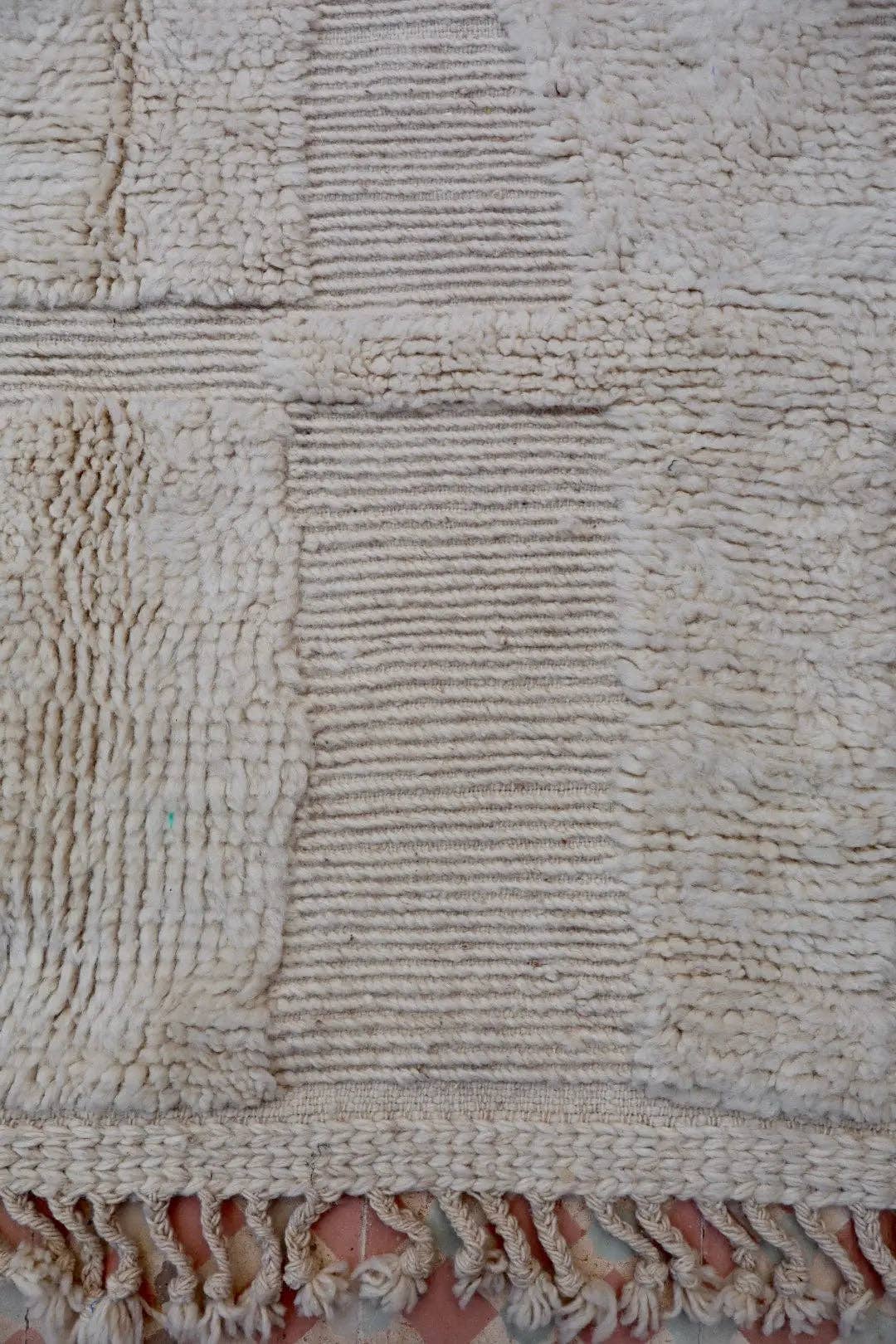 Néda - Wholesale Area Rug - Beni Ouarain Berber Rug White Modern with Abstract Raised Patterns - 252 x 172.5 cm9