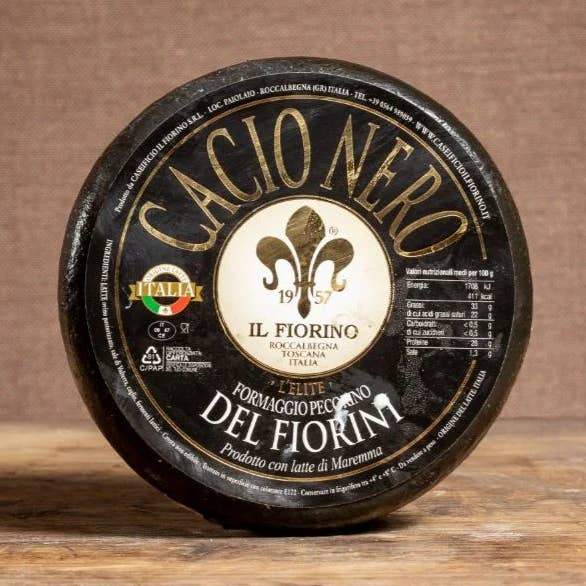 Fromage pecorino affiné Cacio Nero pour la vente par Il Mercante di Terra