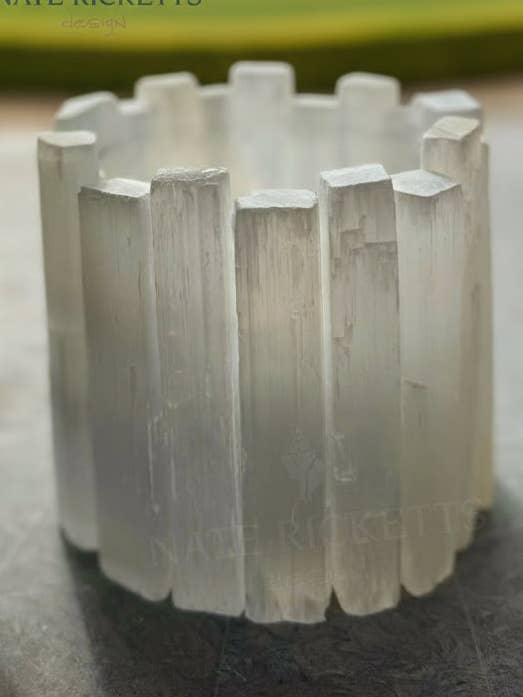 Portacandele votivo in selenite per la vendita all'ingrosso da parte di Nate Ricketts Design