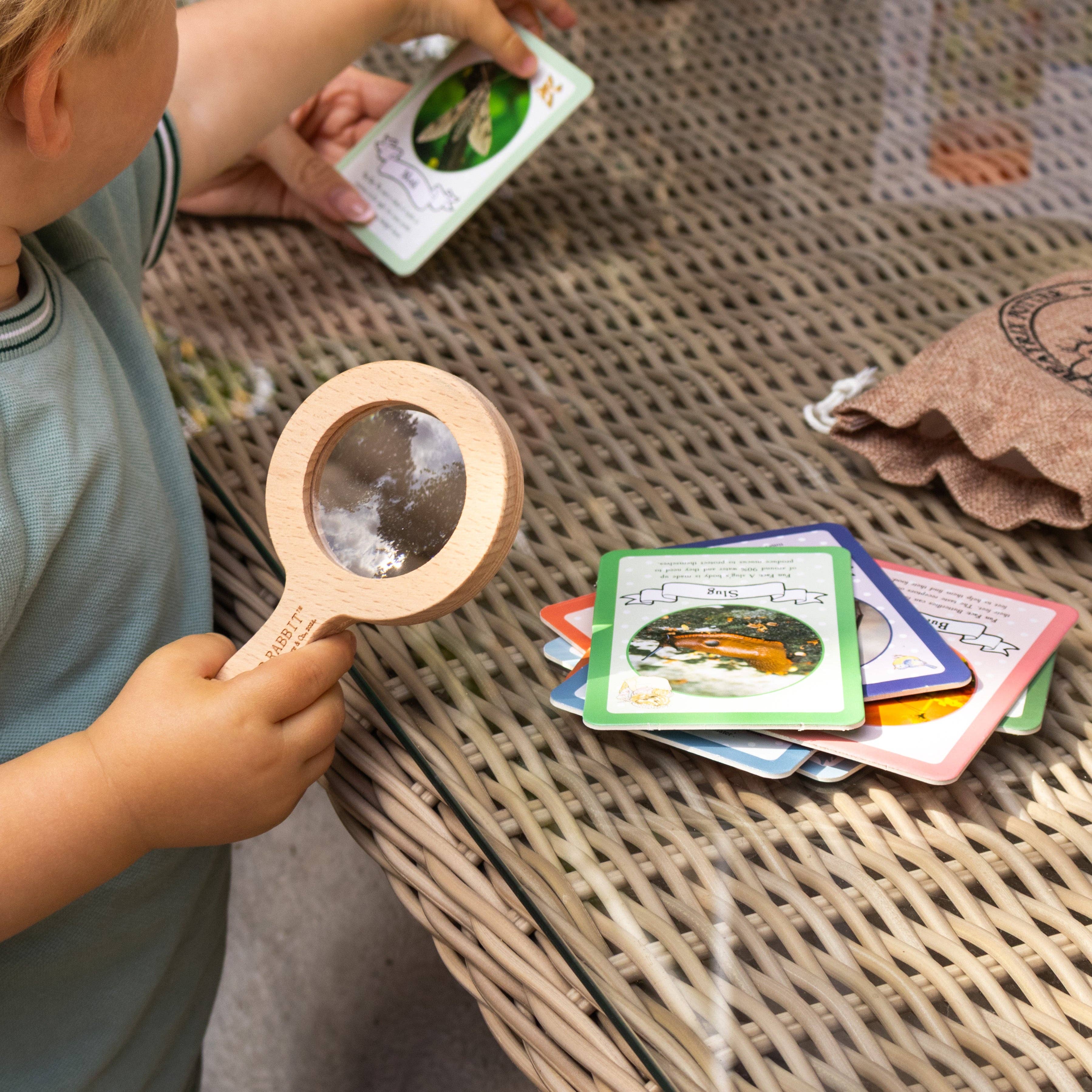 Robert Frederick Ltd – wholesale Toy set – Kids – Peter Rabbit Bug Spotter Activity Set10