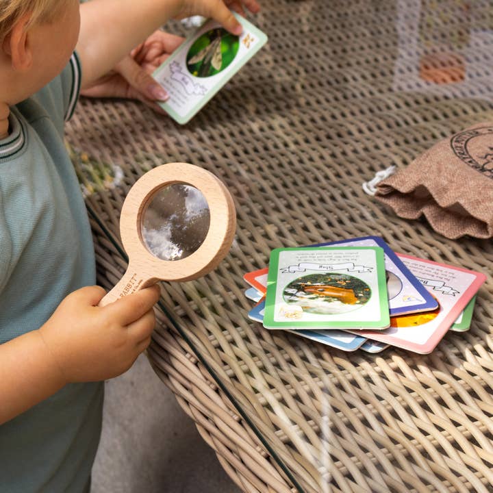 Robert Frederick Ltd – wholesale Toy set – Kids – Peter Rabbit Bug Spotter Activity Set10