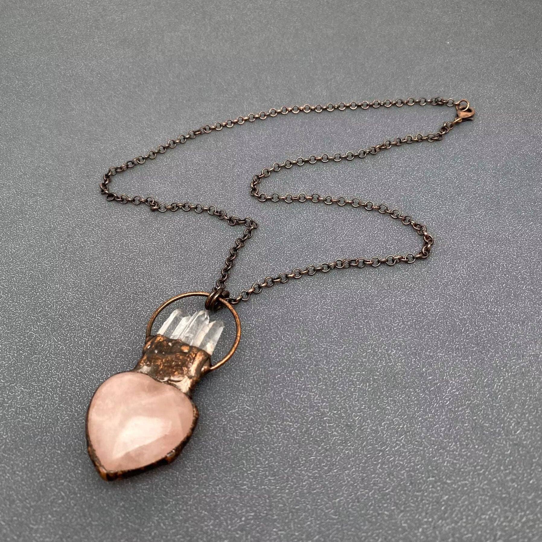 Mio Queena - Wholesale Spirituele steen/kristal - Driekleurige halsketting met hartvormige bedeltjes van natuursteen - CS2