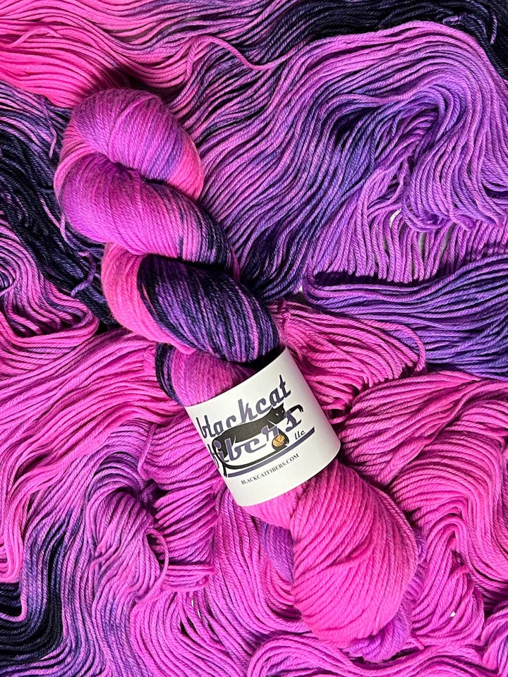 Mørk stjerne - Essential DK for engroshandel hos Black Cat Fibers