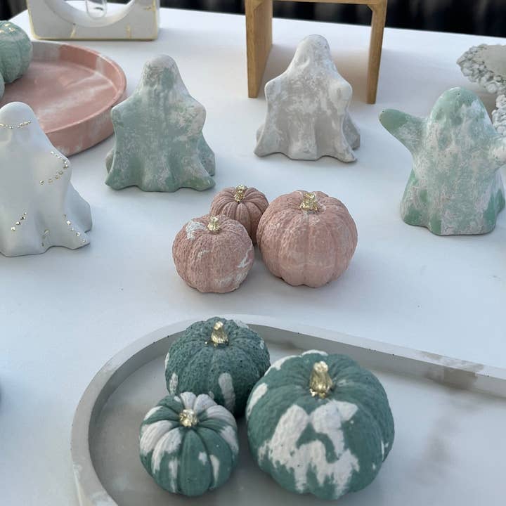 Love Nene - Wholesale Decorative Tabletop Object - Set of Small Halloween & Fall Pumpkins18