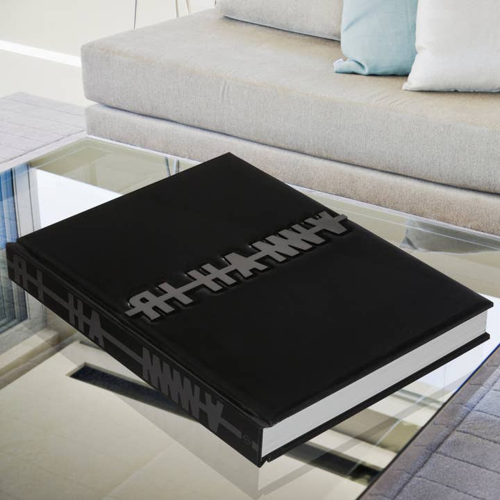 Rihanna: Queen Size for wholesale by Phaidon Press