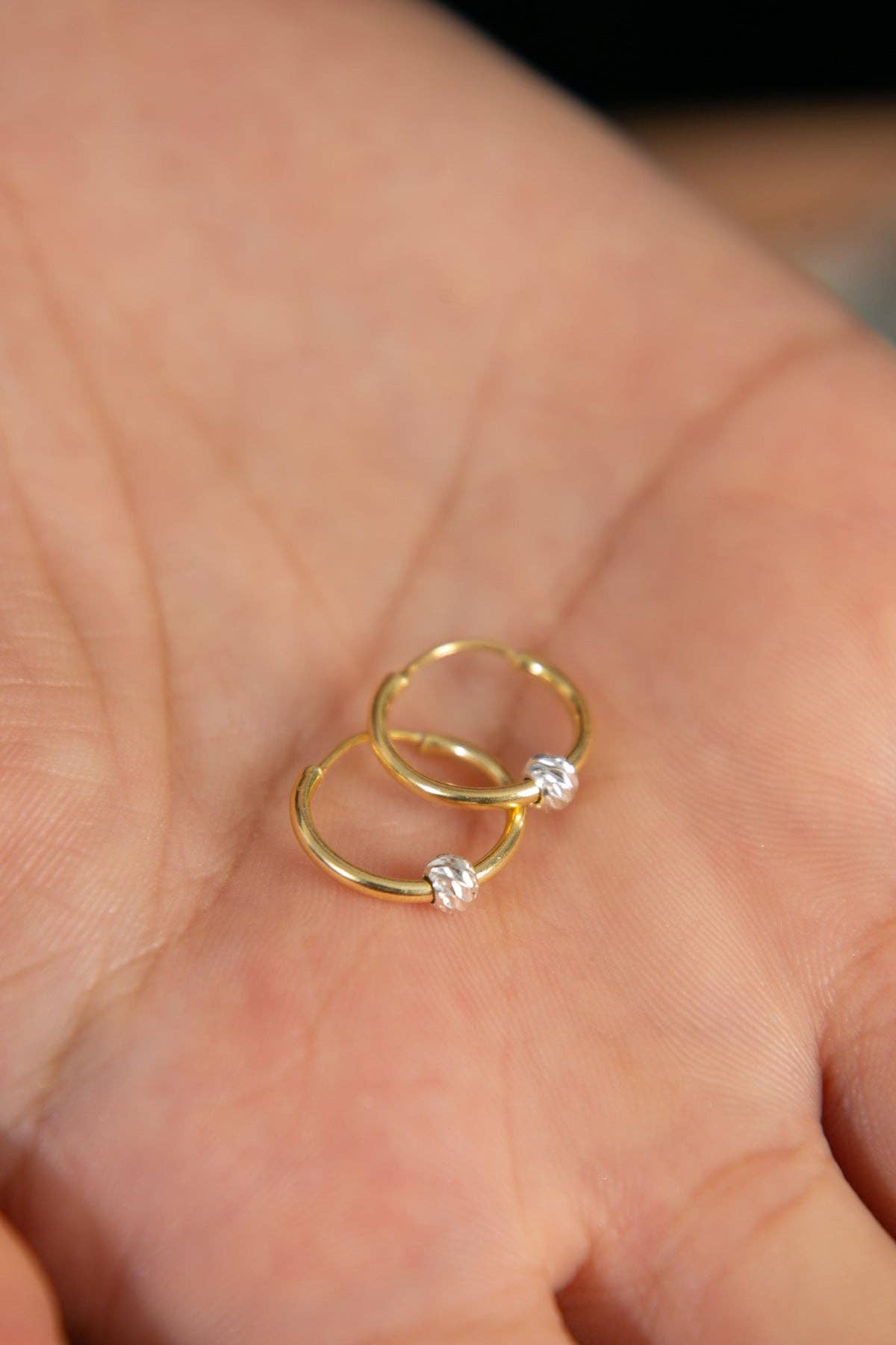 Volenia Silver – wholesale Hoop earrings – Women's 925 Sterling Silver Doric Detail Hoop Earrings1