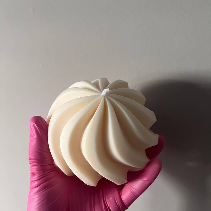 Agaboo Candle – Velas de decoração por atacado – Vela Artisan Swirl Ball 4x4in - Formada4