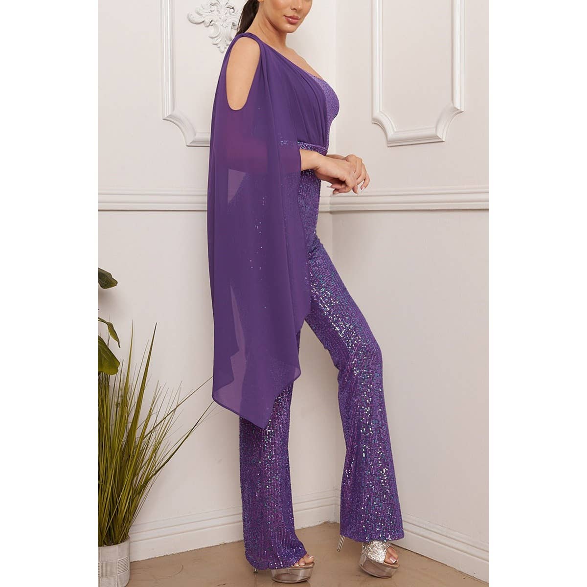 FashionShowcase - Vente Combinaison – femme - Combinaison à paillettes à une épaule et jambes évasées2