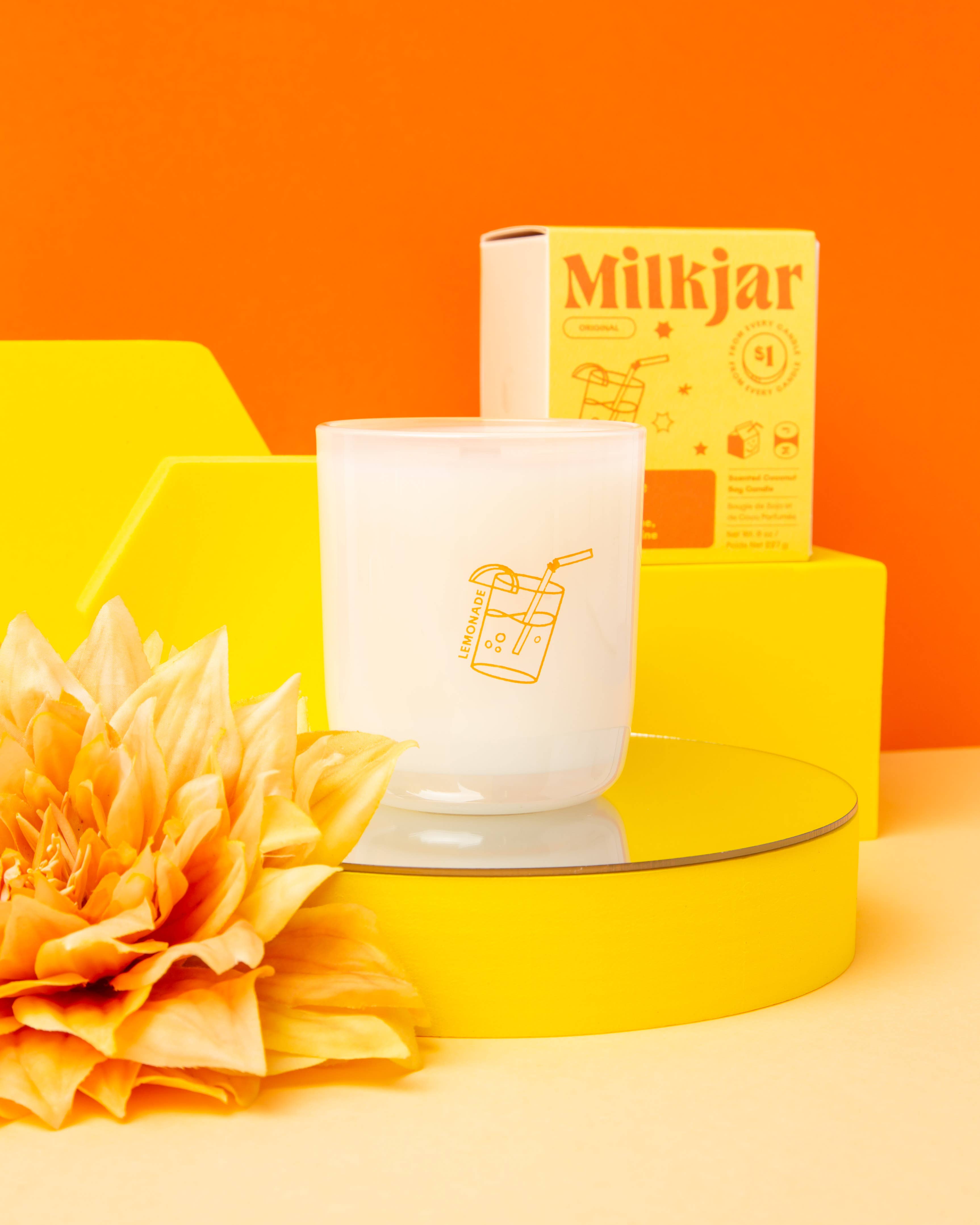 Milk Jar Candle Co. - Vente Bougie en bocal - Limonade - Bougie de soja de 8 oz à la noix de coco, au citron vert et au pin1