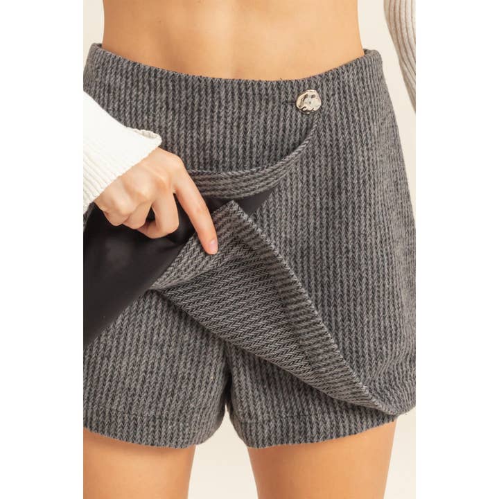 HYFVE - Wholesale Skort - Women's - Textured Silver Button Detailed Skort5
