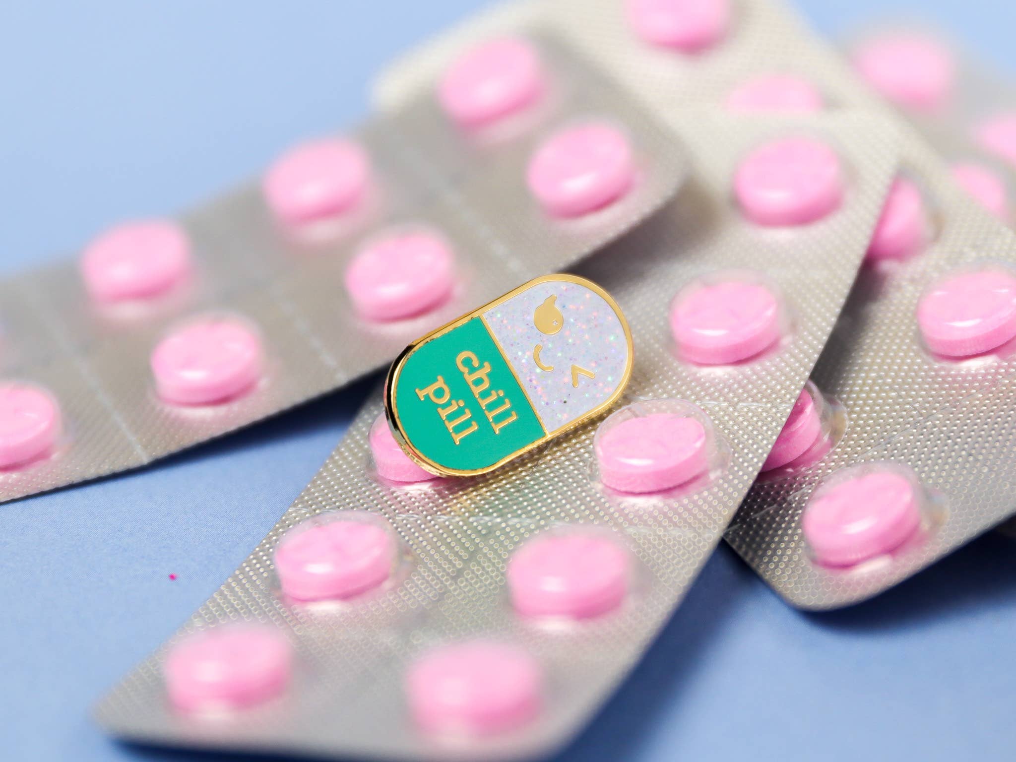 Studio Inktvis - Wholesale Lapel Pin/Button - Chill Pill pin mint glitter chill enamel pin pill nurse5