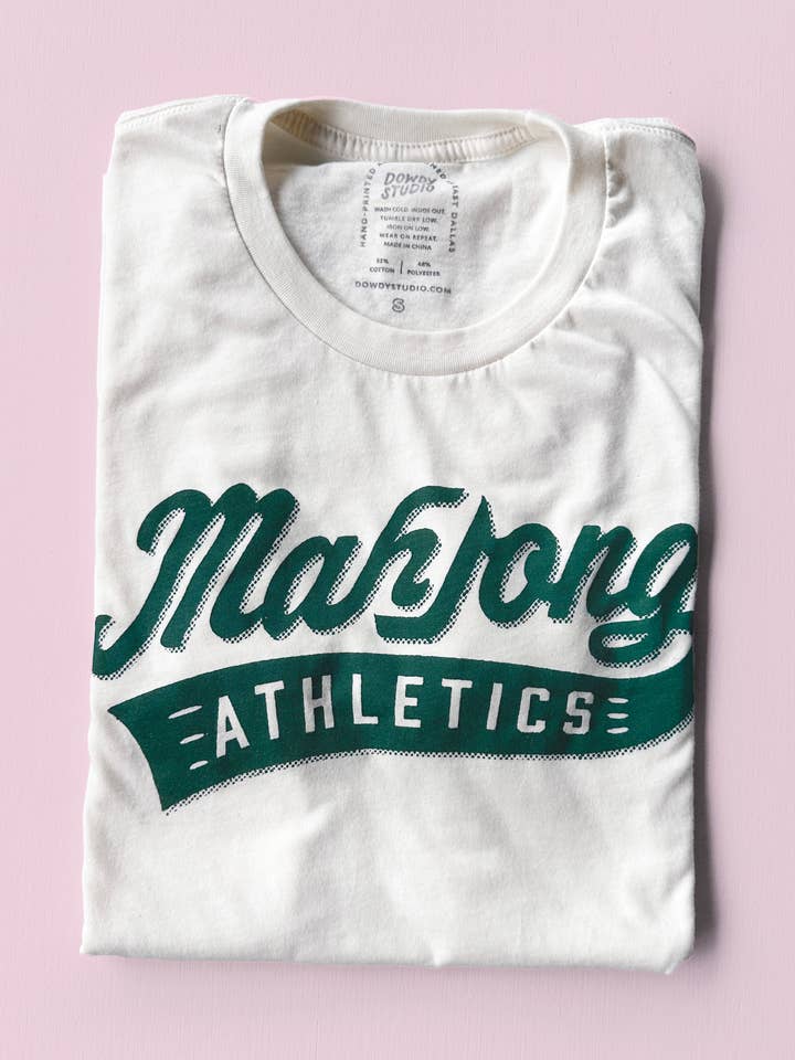Athlétisme Mahjong || T-shirt style universitaire Mahjong unisexe pour la vente par Yay Mahjong