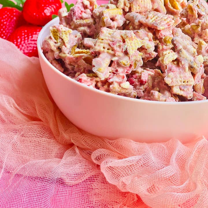 Chunk Nibbles - Wholesale Pretzels - Strawberry Chunk Nibbles Pouch