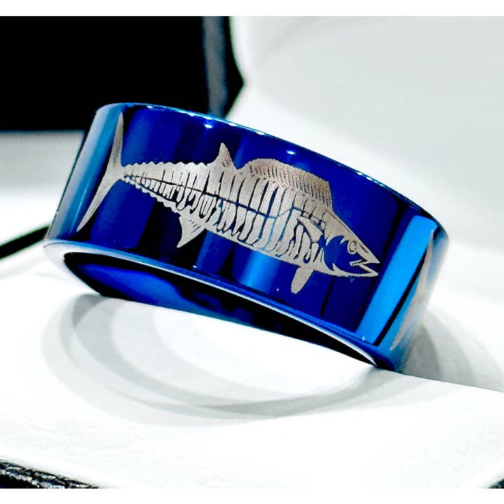 Wahoo Fish indgraveret blå wolfram fiskerring til mænd for engroshandel hos rings paradise