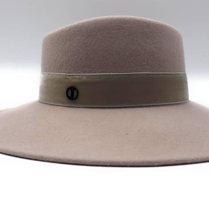 JOE & MEY Chapeaux Bonnet echarpe - Wholesale Fedora - Women's - Deby Long Edge 10.5 cm50