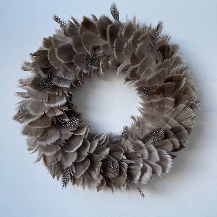 Wildash London – wholesale Wreath – Taupe Feather Christmas Wreath