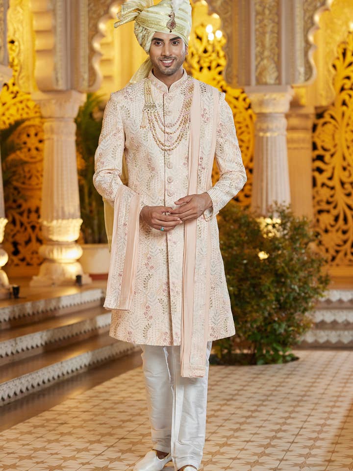 Sherwani long kurta indo-occidental traditionnel en soie d'art pêche avec pantalon et dupatta pour homme pour mariage - Travail de broderie pour la vente par HATKE BRIDE