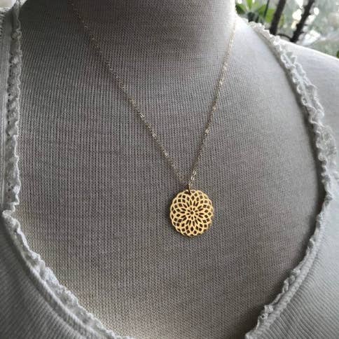 Fuchsia Bloom Studio - Venta al por mayor Collares con colgantes/abalorios - Collar Mandala Oro Zen Jewelry1