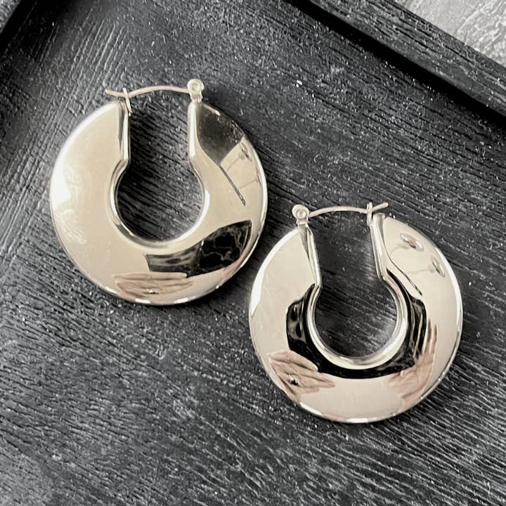Courage Waterproof U-Turn Statement Earring 18K Gold Plating for engroshandel hos Dansk Copenhagen