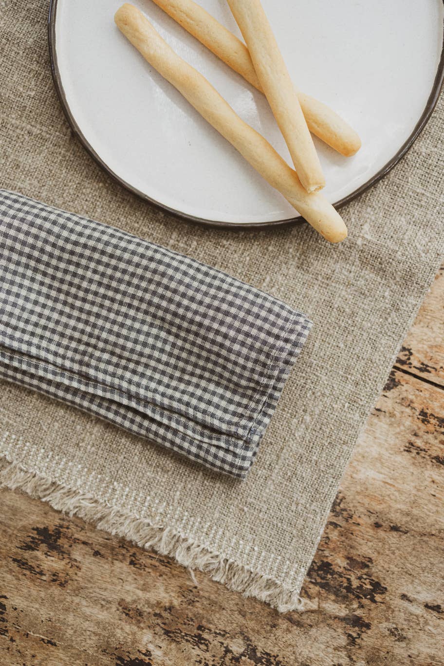 Heavyweight Burlap Linen Placemats for wholesale on Faire2