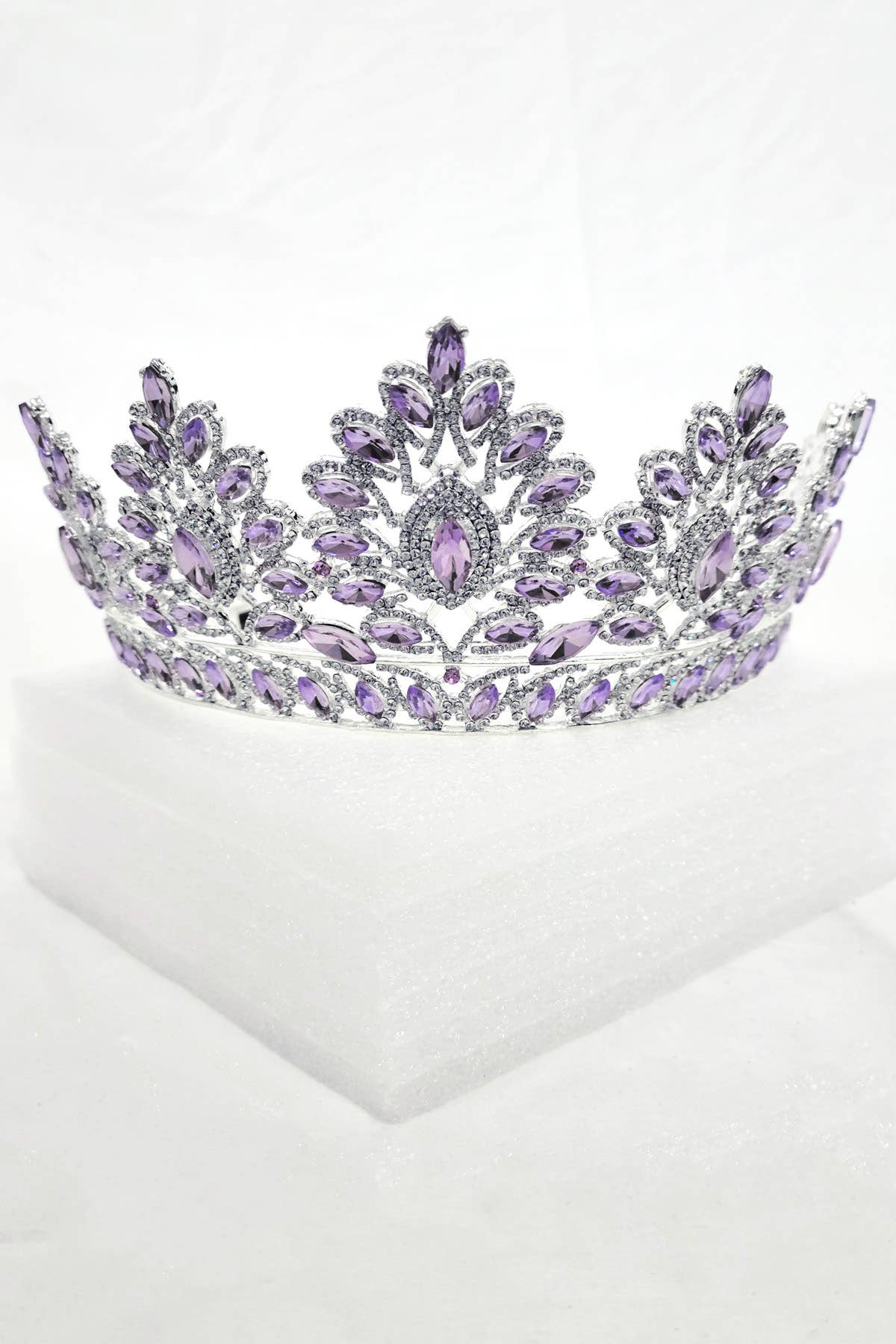 Chicas - Wholesale Tiara - Women's - One Size Fits All Metal Tiara With Rhinestones. HT93721