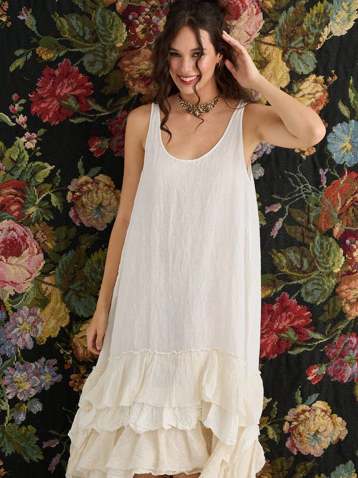 DAMER - Vandliljekjole med flæser. Creme Puff for engroshandel hos Miss Rose Sister Violet