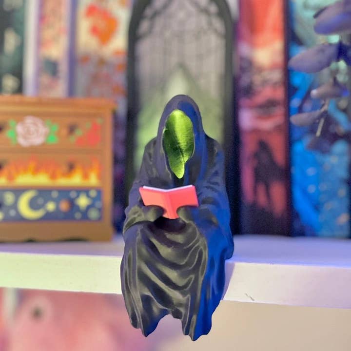 Le Suriel lisant un livre Porte-bougie chauffe-plat Décoration d'étagère pour la vente par Awfullynerdy.co