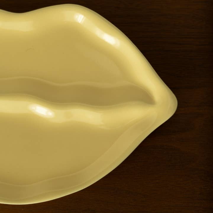 Sisi, house of style BV - Wholesale Decorative plate/dish/bowl - Sisi lip plate, butter yellow 2