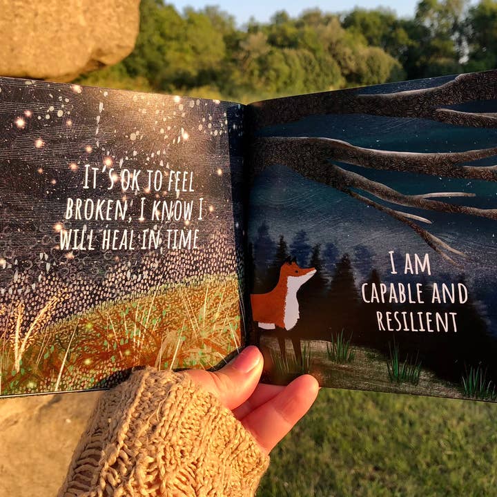 Fox Under The Moon – Engroshandel Bog om selvhjælp og personlig udvikling – Light in the Dark – en bog med affirmationer2