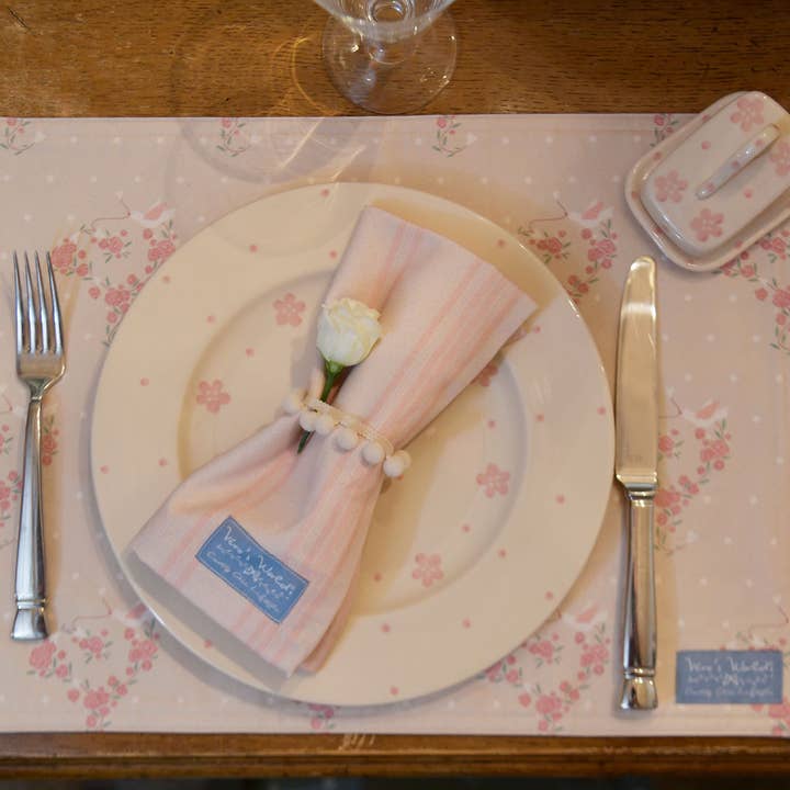 2 TOVAGLIETTE A FORMA DI CUORE DI ROSE per la vendita all'ingrosso da parte di Vero's World